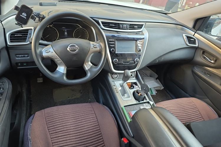 Used Nissan Murano 2019 2.5L XE Two-Wheel Drive Elite Version China VI Standard Center Console