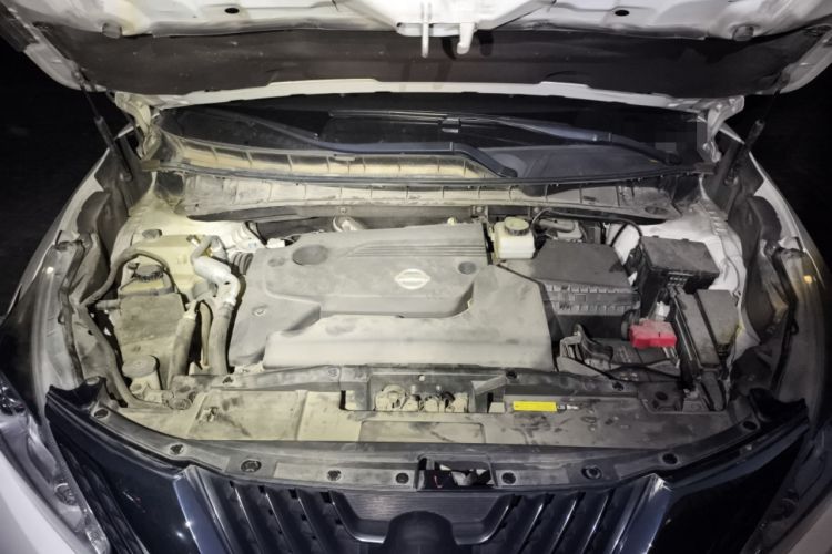 Used Nissan Murano 2019 2.5L XL Two-Wheel Drive Smart Connect Luxury Edition China VI Standard Engine Bay