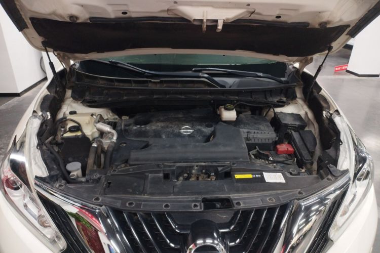 Used Nissan Murano 2019 2.5L XL Two-Wheel Drive Smart Connect Luxury Edition China VI Standard Engine Bay