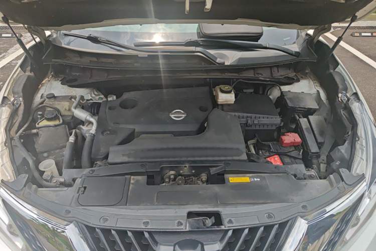 Used Nissan Murano 2019 2.5L XL Two-Wheel Drive Smart Connect Luxury Edition China VI Standard Engine Bay