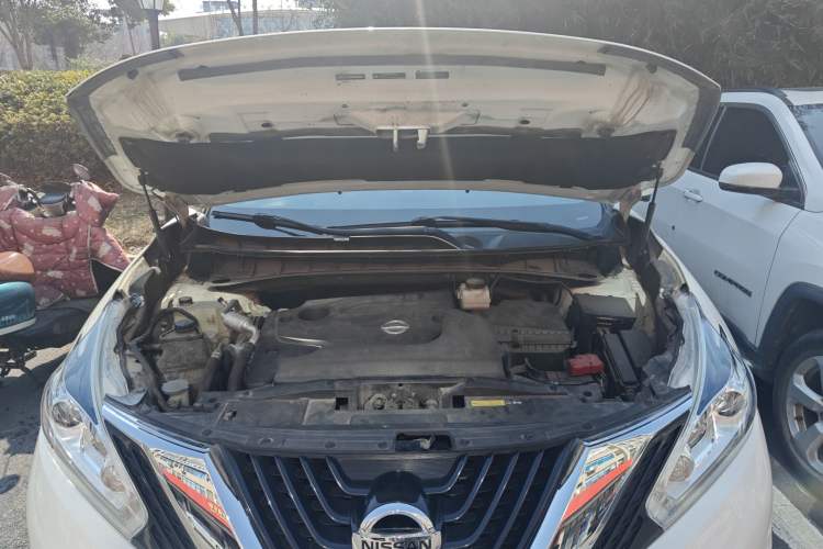 Used Nissan Murano 2019 2.5L XL Two-Wheel Drive Smart Connect Luxury Edition China VI Standard Engine Bay