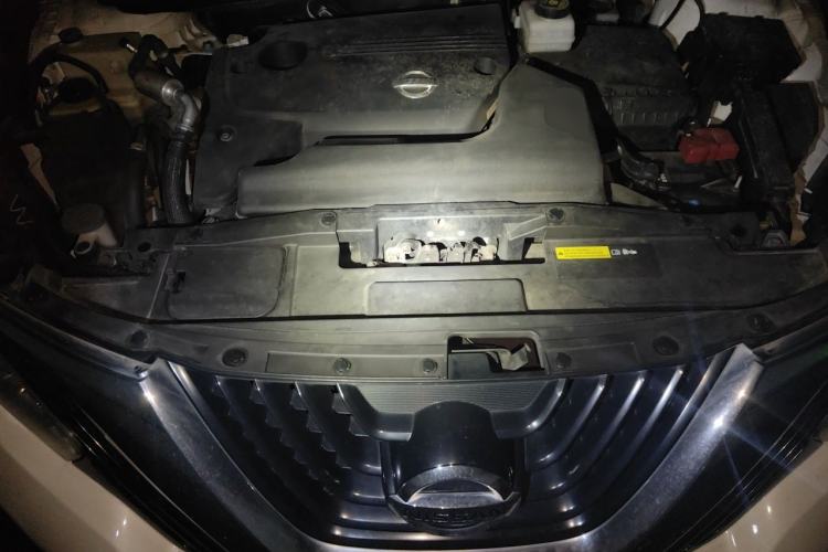 Used Nissan Murano 2019 2.5L XL Two-Wheel Drive Smart Connect Luxury Edition China VI Standard Engine Bay
