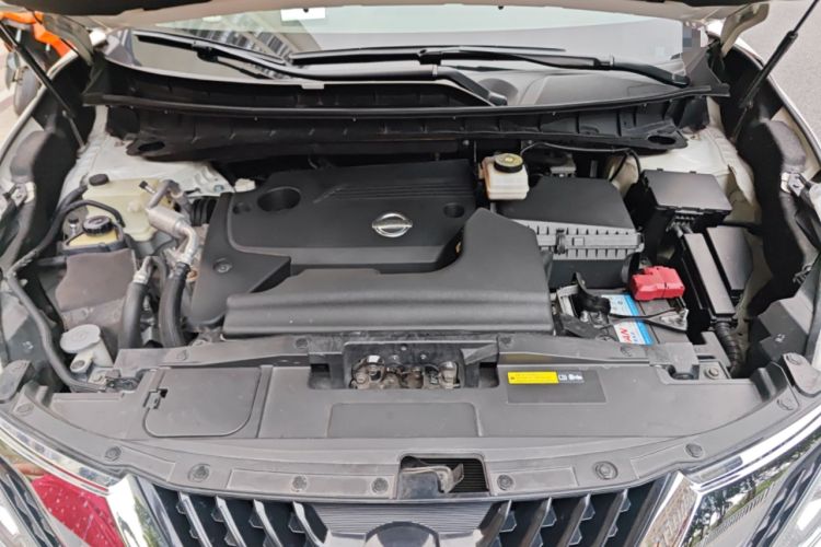 Used Nissan Murano 2019 2.5L XL Plus Two-Wheel Drive SmartConnect Leading Edition China VI Standard Engine Bay