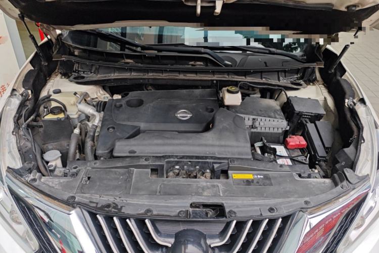 Used Nissan Murano 2019 2.5L XL Two-Wheel Drive Smart Connect Luxury Edition China VI Standard Engine Bay