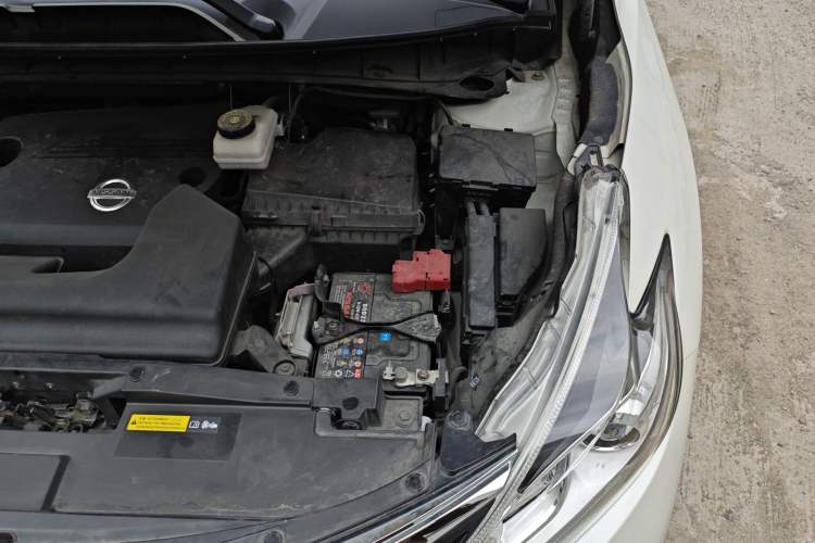 Used Nissan Murano 2019 2.5L XL Two-Wheel Drive Smart Connect Luxury Edition China VI Standard Engine Bay Left