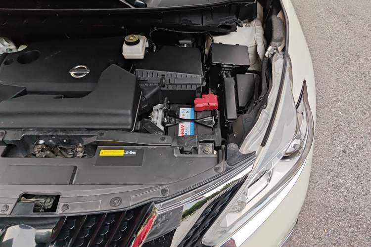 Used Nissan Murano 2019 2.5L XL Plus Two-Wheel Drive SmartConnect Leading Edition China VI Standard Engine Bay Left