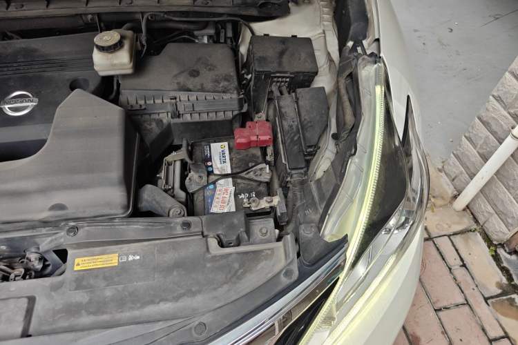 Used Nissan Murano 2019 2.5L XE Two-Wheel Drive Elite Version China VI Standard Engine Bay Left