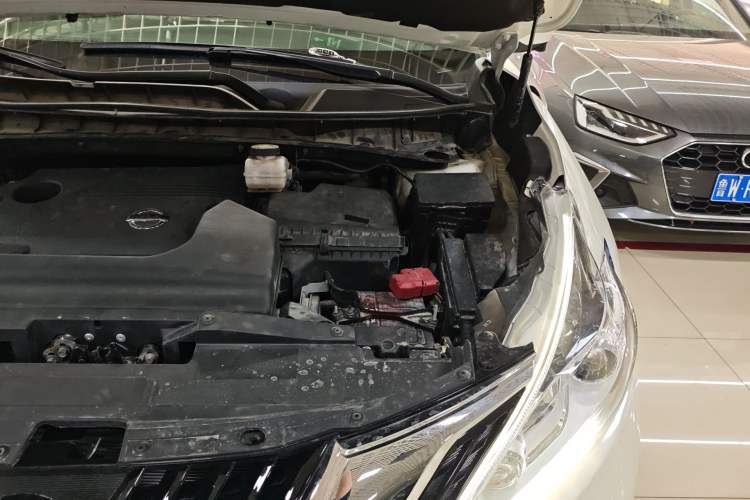 Used Nissan Murano 2019 2.5L XL Two-Wheel Drive Smart Connect Luxury Edition China VI Standard Engine Bay Left