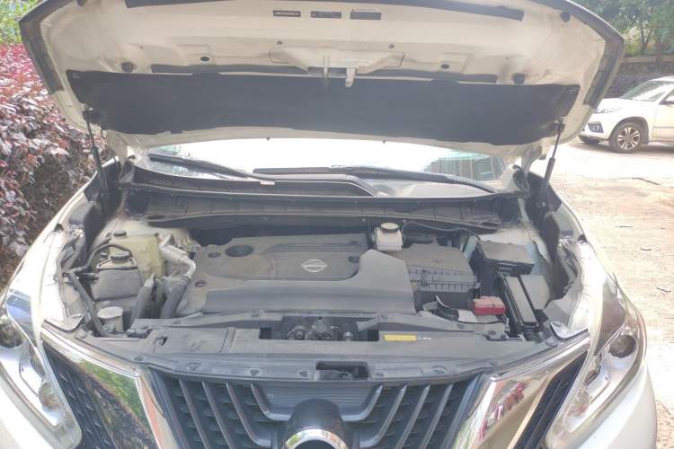 Used Nissan Murano 2019 2.5L XL Two-Wheel Drive Smart Connect Luxury Edition China VI Standard Engine Bay