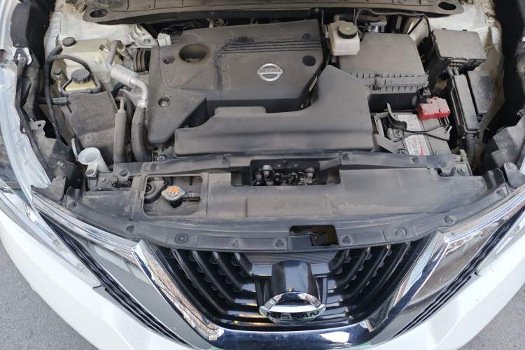 Used Nissan Murano 2019 2.5L XL Two-Wheel Drive Smart Connect Luxury Edition China VI Standard Engine Bay