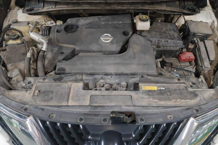 Used Nissan Murano 2019 2.5L XL Two-Wheel Drive Smart Connect Luxury Edition China VI Standard Engine Bay