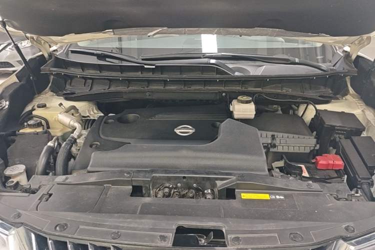 Used Nissan Murano 2019 2.5L XL Two-Wheel Drive Smart Connect Luxury Edition China VI Standard Engine Bay