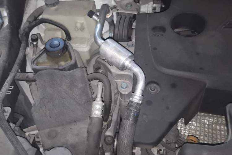 Used Nissan Murano 2019 2.5L XL Two-Wheel Drive Smart Connect Luxury Edition China VI Standard Engine Bay Right