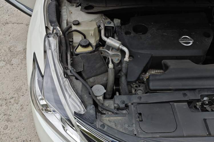 Used Nissan Murano 2019 2.5L XL Two-Wheel Drive Smart Connect Luxury Edition China VI Standard Engine Bay Right