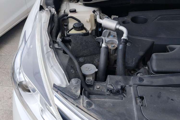 Used Nissan Murano 2019 2.5L XL Two-Wheel Drive Smart Connect Luxury Edition China VI Standard Engine Bay Right