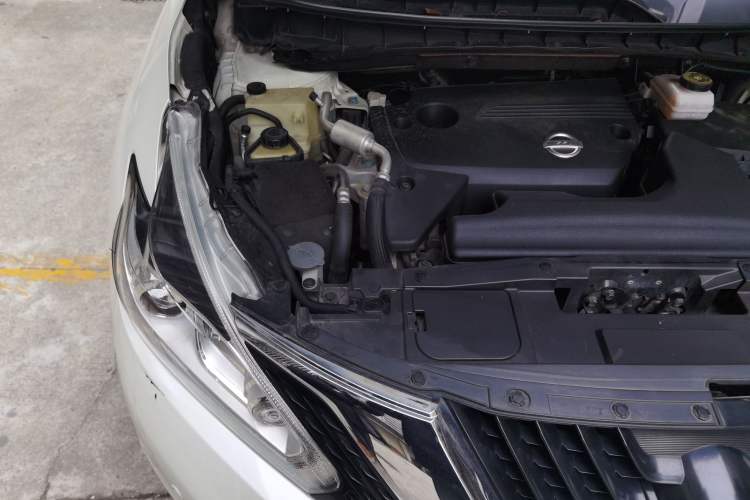 Used Nissan Murano 2019 2.5L XL Two-Wheel Drive Smart Connect Luxury Edition China VI Standard Engine Bay Right
