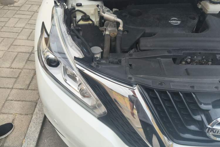 Used Nissan Murano 2019 2.5L XL Two-Wheel Drive Smart Connect Luxury Edition China VI Standard Engine Bay Right