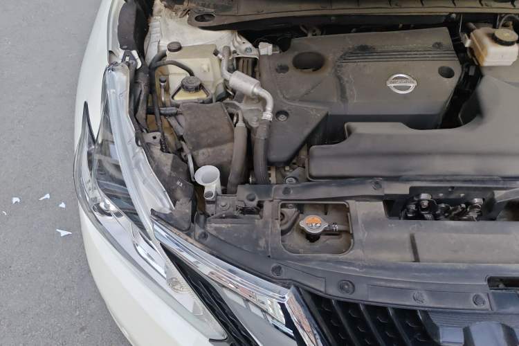 Used Nissan Murano 2019 2.5L XL Two-Wheel Drive Smart Connect Luxury Edition China VI Standard Engine Bay Right