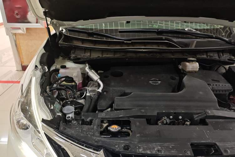 Used Nissan Murano 2019 2.5L XL Two-Wheel Drive Smart Connect Luxury Edition China VI Standard Engine Bay Right