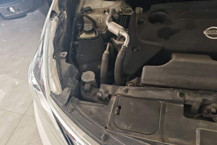 Used Nissan Murano 2019 2.5L XL Two-Wheel Drive Smart Connect Luxury Edition China VI Standard Engine Bay Right