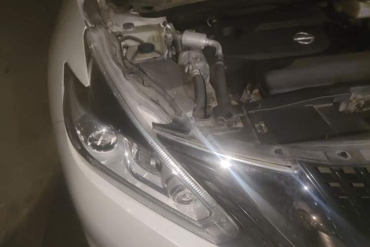 Used Nissan Murano 2019 2.5L XL Two-Wheel Drive Smart Connect Luxury Edition China VI Standard Engine Bay Right