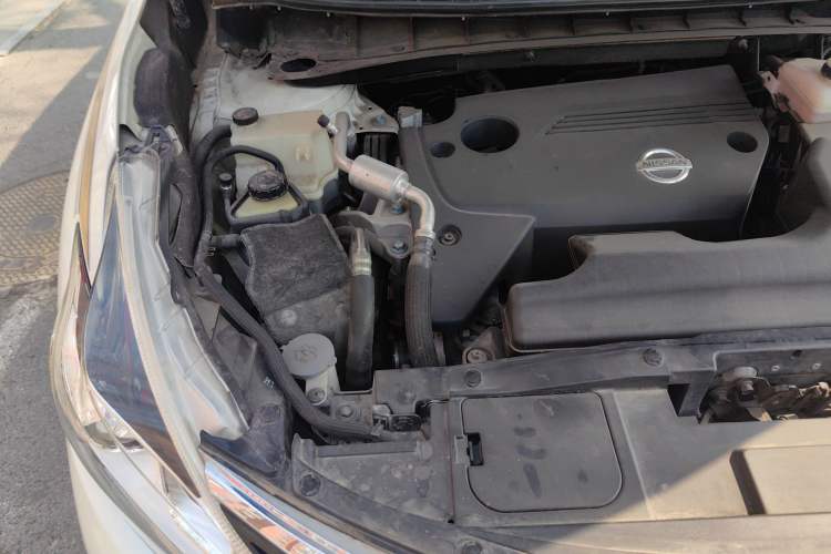 Used Nissan Murano 2019 2.5L XE Two-Wheel Drive Elite Version China VI Standard Engine Bay Right