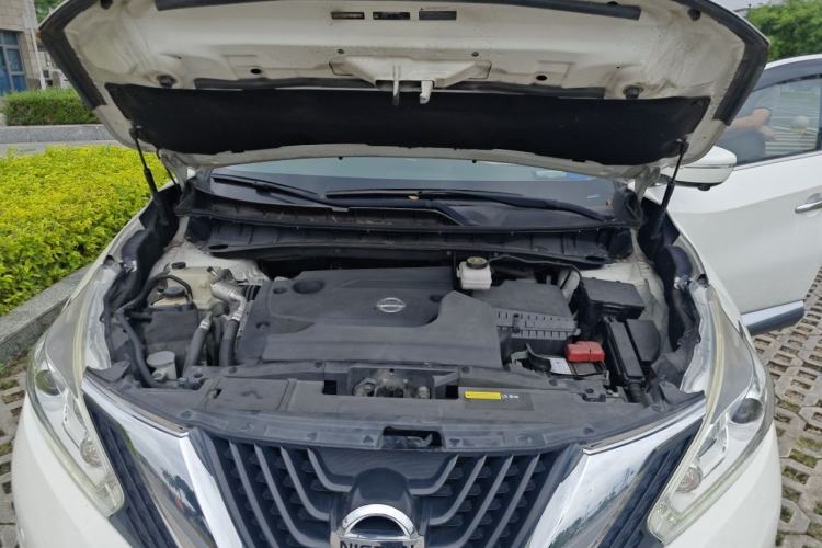 Used Nissan Murano 2019 2.5L XL Two-Wheel Drive Smart Connect Luxury Edition China VI Standard Engine Bay
