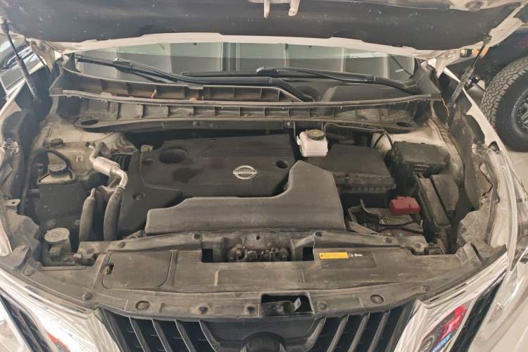 Used Nissan Murano 2019 2.5L XL Two-Wheel Drive Smart Connect Luxury Edition China VI Standard Engine Bay