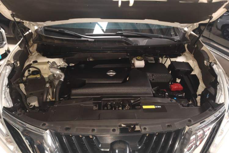 Used Nissan Murano 2019 2.5L XL Two-Wheel Drive Smart Connect Luxury Edition China VI Standard Engine Bay