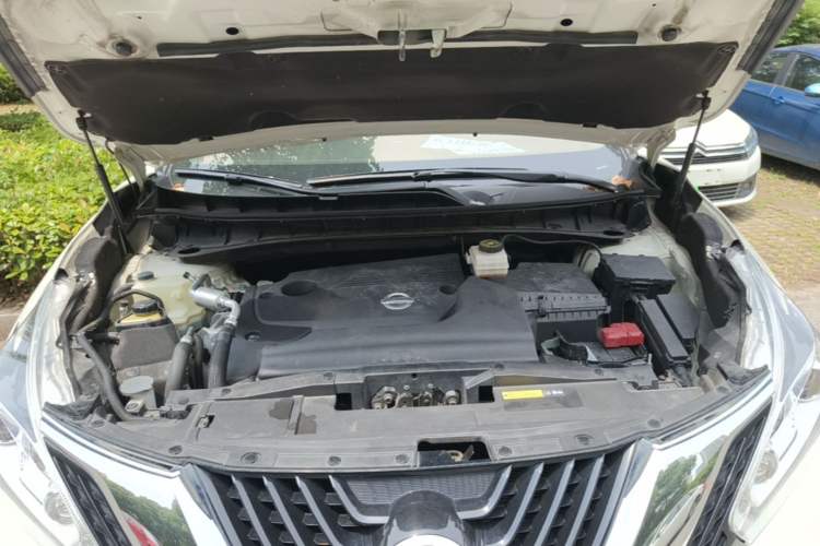 Used Nissan Murano 2019 2.5L XL Two-Wheel Drive Smart Connect Luxury Edition China VI Standard Engine Bay