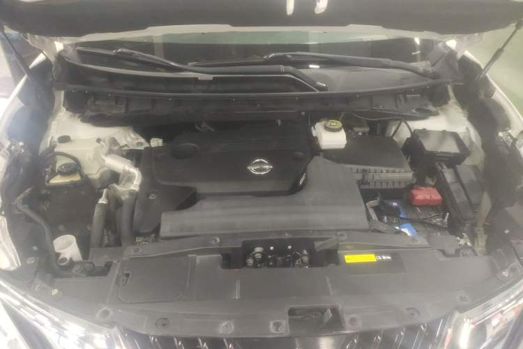 Used Nissan Murano 2019 2.5L XL Two-Wheel Drive SmartConnect Luxury Edition China V Standard Engine Bay
