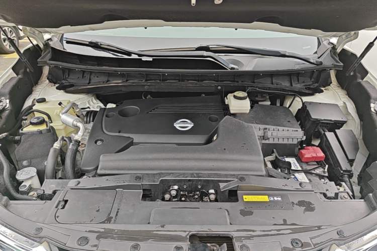 Used Nissan Murano 2019 2.5L XL Two-Wheel Drive Smart Connect Luxury Edition China VI Standard Engine Bay