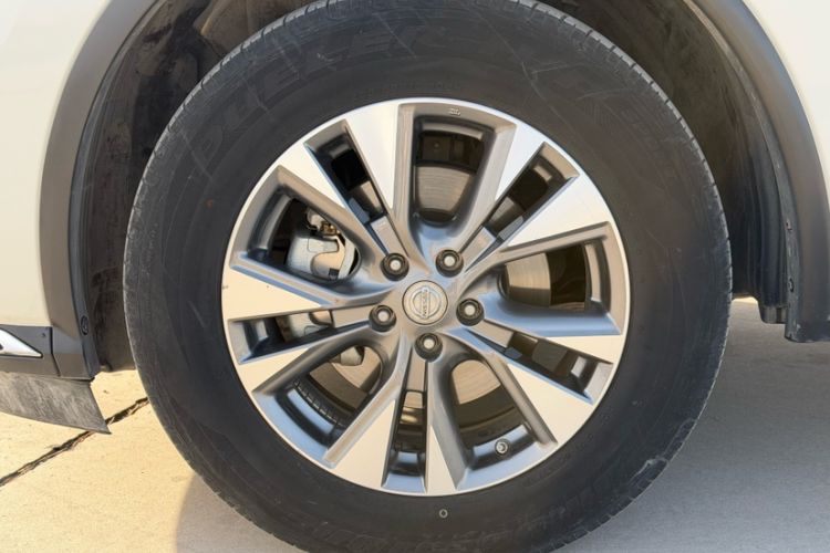 Used Nissan Murano 2019 2.5L XL Two-Wheel Drive Smart Connect Luxury Edition China VI Standard Exterior 4