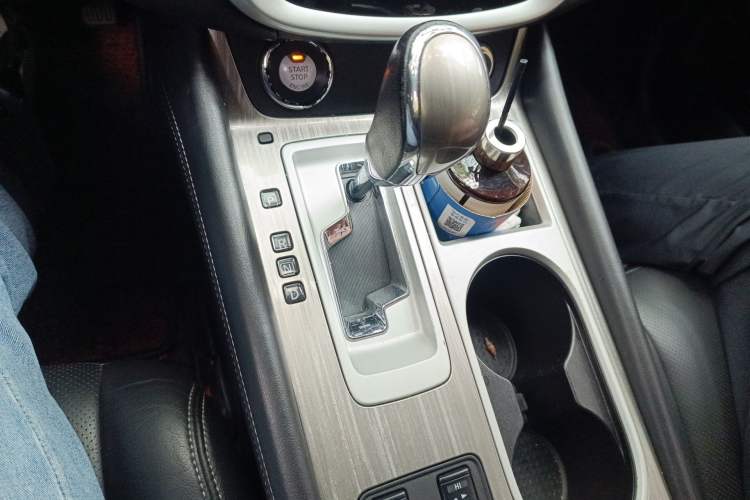 Used Nissan Murano 2019 2.5L XL Two-Wheel Drive Smart Connect Luxury Edition China VI Standard Gear Lever
