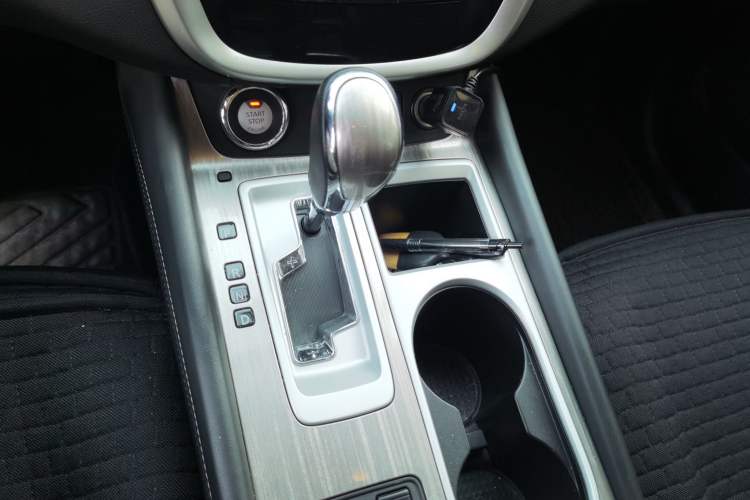 Used Nissan Murano 2019 2.5L XL Two-Wheel Drive Smart Connect Luxury Edition China VI Standard Gear Lever