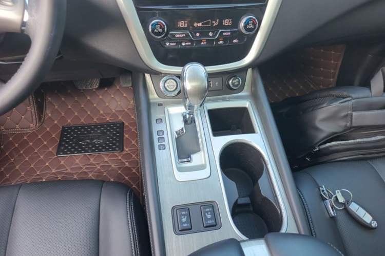 Used Nissan Murano 2019 2.5L XL Two-Wheel Drive Smart Connect Luxury Edition China VI Standard Gear Lever