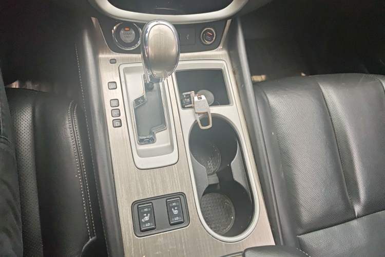 Used Nissan Murano 2019 2.5L XL Two-Wheel Drive Smart Connect Luxury Edition China VI Standard Gear Lever