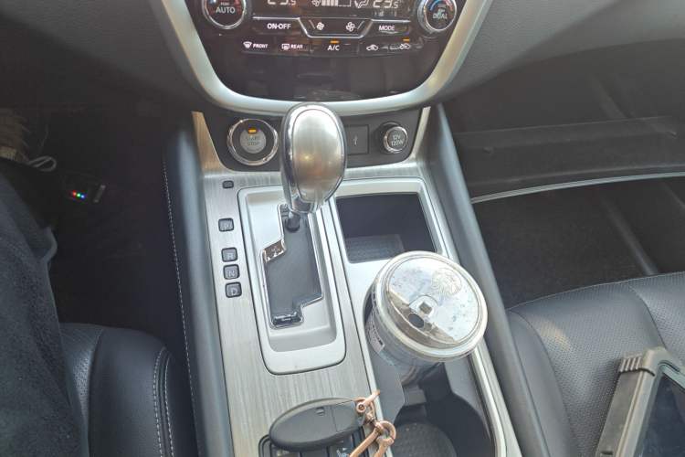Used Nissan Murano 2019 2.5L XL Two-Wheel Drive Smart Connect Luxury Edition China VI Standard Gear Lever