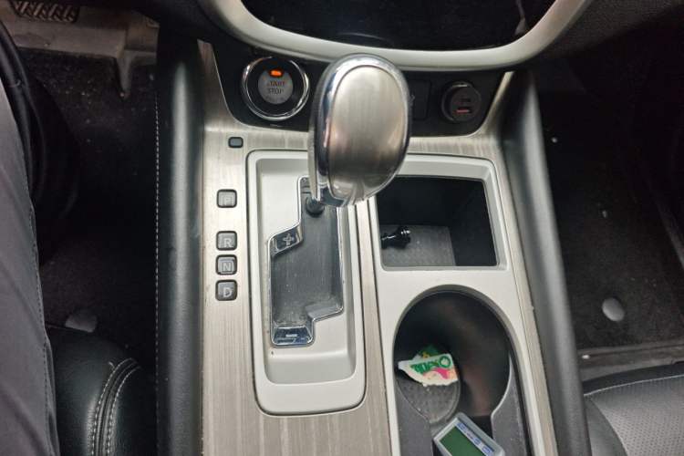 Used Nissan Murano 2019 2.5L XL Two-Wheel Drive Smart Connect Luxury Edition China VI Standard Gear Lever