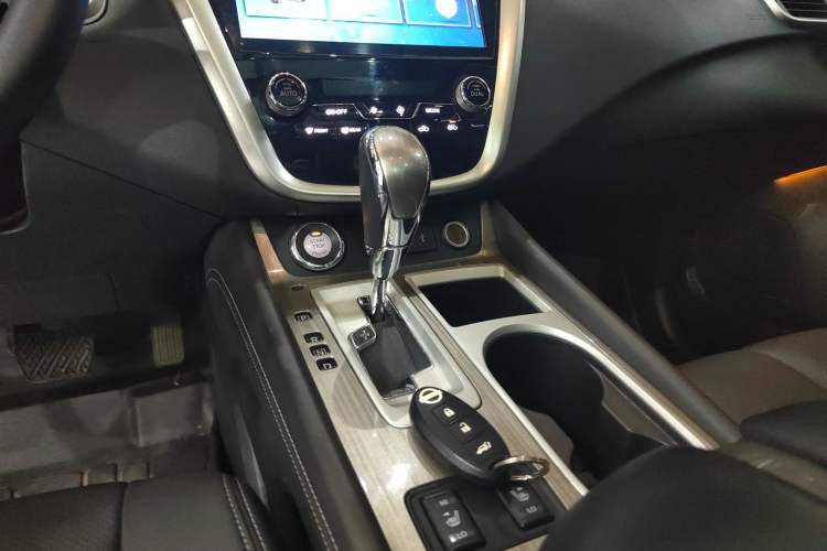 Used Nissan Murano 2019 2.5L XL Two-Wheel Drive Smart Connect Luxury Edition China VI Standard Gear Lever