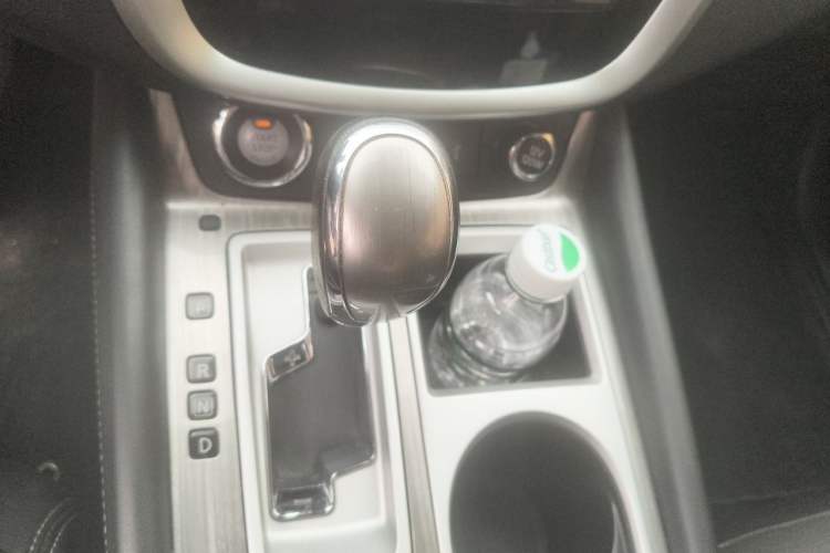 Used Nissan Murano 2019 2.5L XL Two-Wheel Drive Smart Connect Luxury Edition China VI Standard Gear Lever