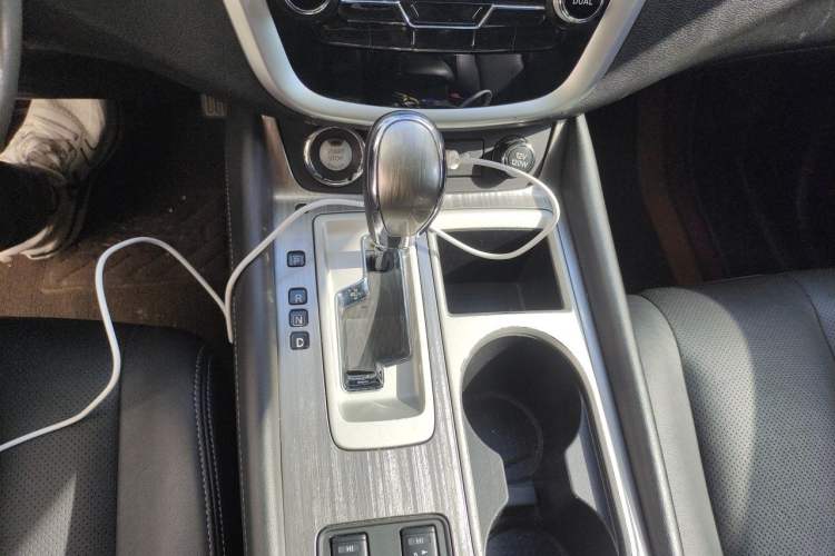 Used Nissan Murano 2019 2.5L XL Two-Wheel Drive Smart Connect Luxury Edition China VI Standard Gear Lever