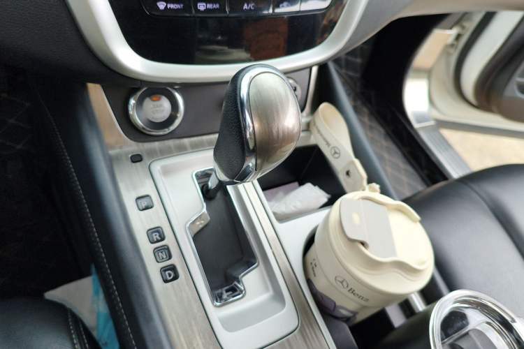 Used Nissan Murano 2019 2.5L XL Two-Wheel Drive Smart Connect Luxury Edition China VI Standard Gear Lever
