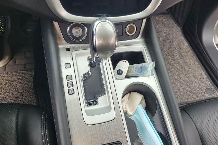 Used Nissan Murano 2019 2.5L XL Plus Two-Wheel Drive SmartConnect Leading Edition China VI Standard Gear Lever