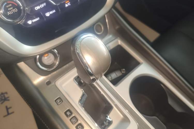 Used Nissan Murano 2019 2.5L XL Two-Wheel Drive Smart Connect Luxury Edition China VI Standard Gear Lever