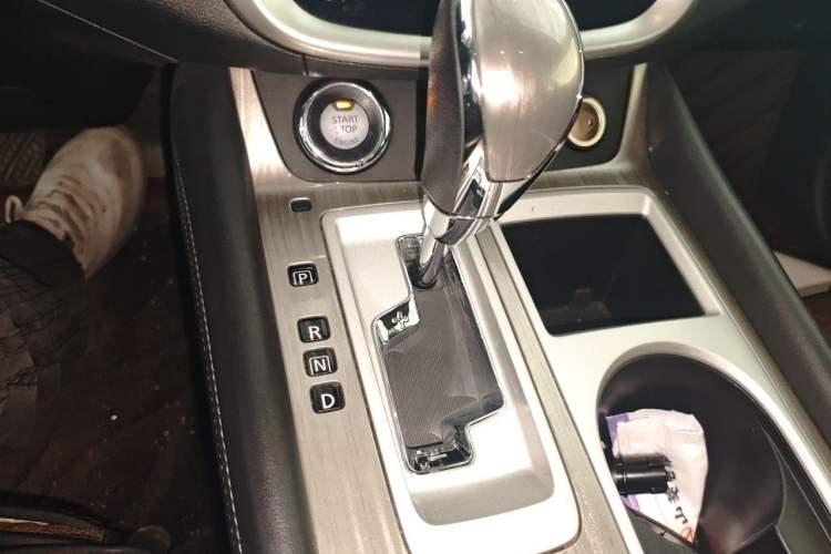 Used Nissan Murano 2019 2.5L XL Two-Wheel Drive Smart Connect Luxury Edition China VI Standard Gear Lever