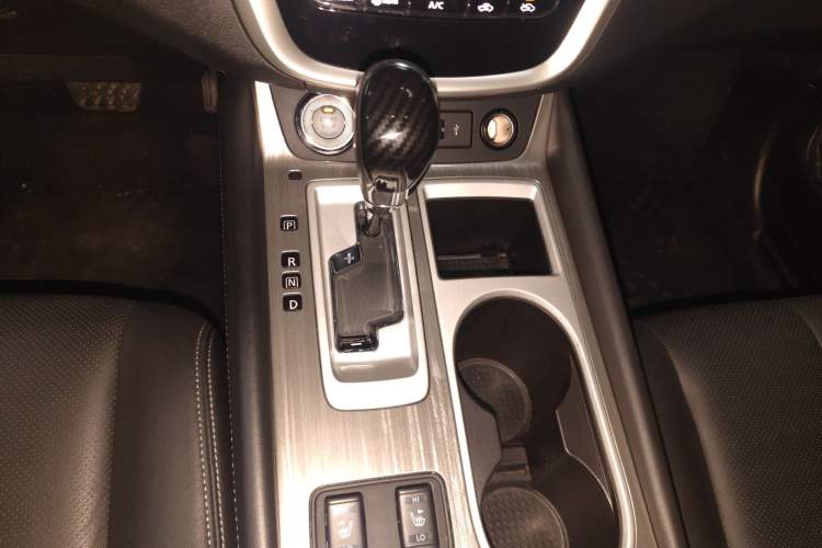 Used Nissan Murano 2019 2.5L XL Two-Wheel Drive Smart Connect Luxury Edition China VI Standard Gear Lever