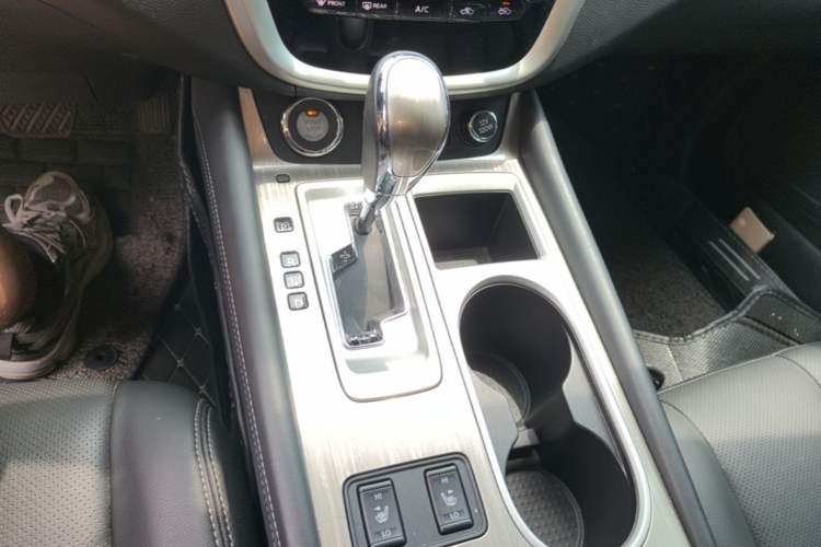 Used Nissan Murano 2019 2.5L XL Two-Wheel Drive Smart Connect Luxury Edition China VI Standard Gear Lever