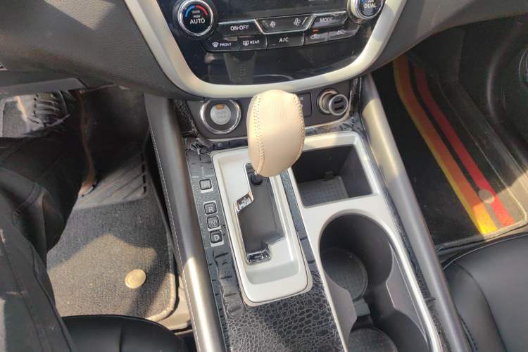 Used Nissan Murano 2019 2.5L XE Two-Wheel Drive Elite Version China VI Standard Gear Lever