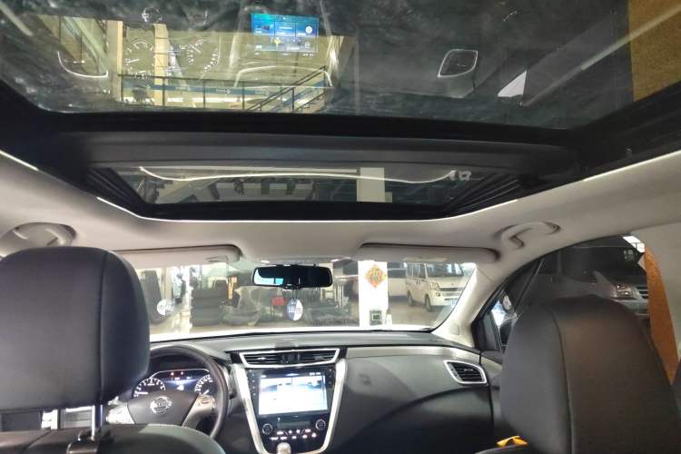 Used Nissan Murano 2019 2.5L XL Two-Wheel Drive Smart Connect Luxury Edition China VI Standard Headliner